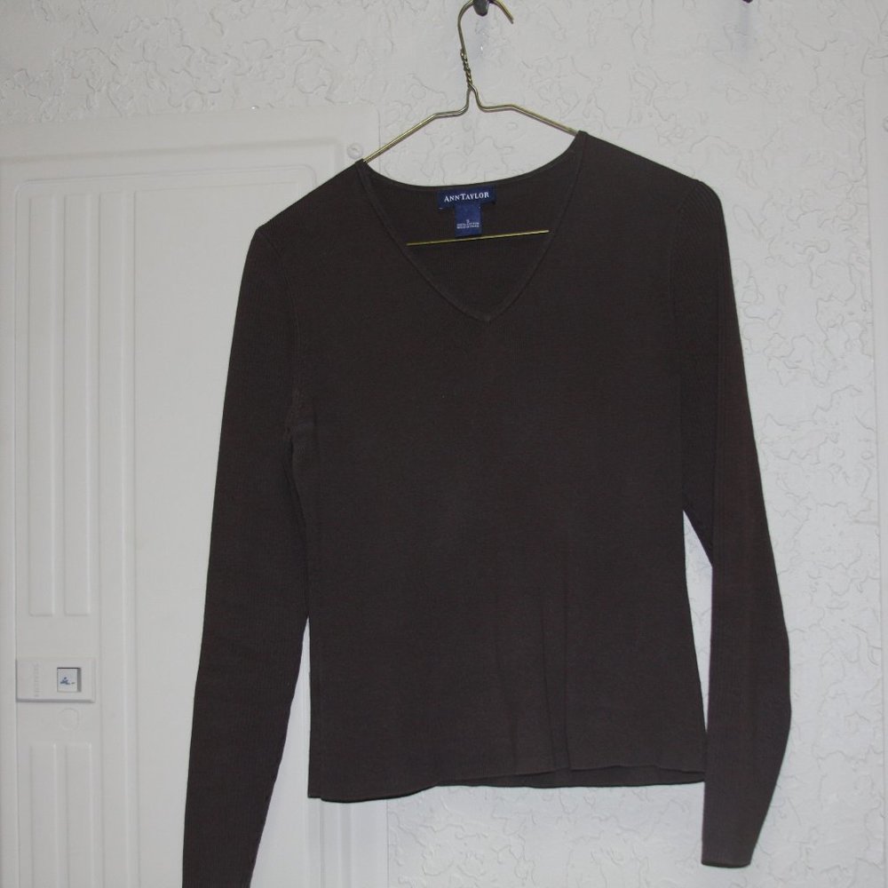 Fudge brown V-neck cotton sweater